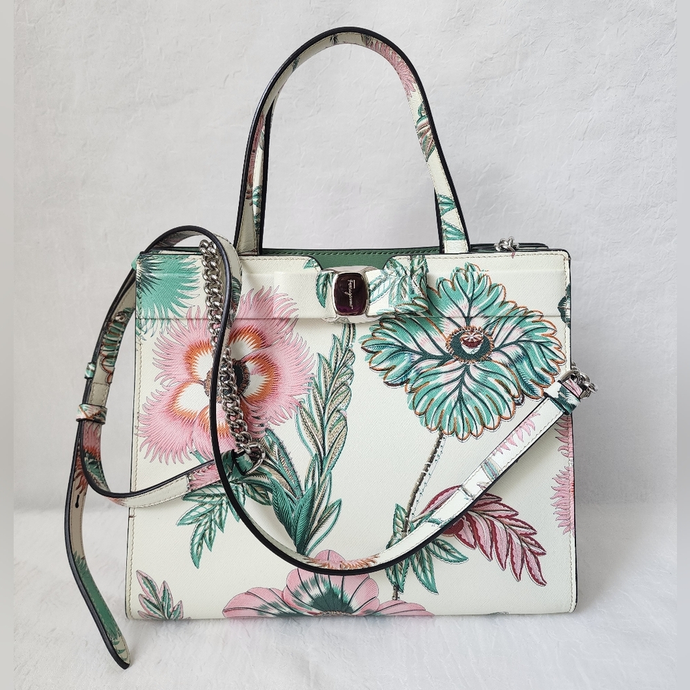 Auth LMTD SALVATORE FERRAGAMO Vara Bow Floral Bag